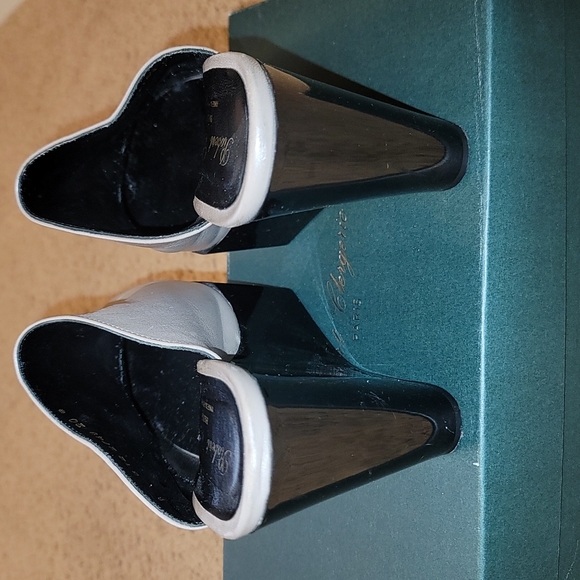 Great condition Robert Clergerie slides - Picture 10 of 17